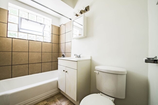 Building Photo - 8751 S Cottage Grove Chicago, IL 60619