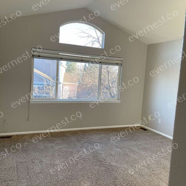 Building Photo - 8956 Goosander Way