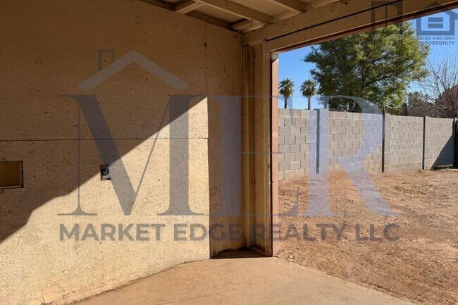 Building Photo - 3Bed/2Bath House-32nd ST/THOMAS! $199 MOVE...