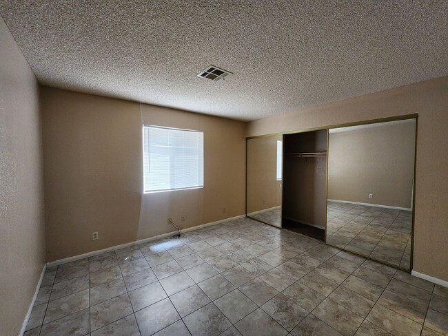 Building Photo - Affordable Condo, Perfect Living Space, Ex...