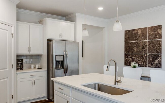Building Photo - 5649 Rohan Pl