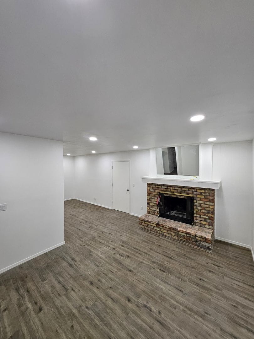 Building Photo - 1080 Hillside Dr
