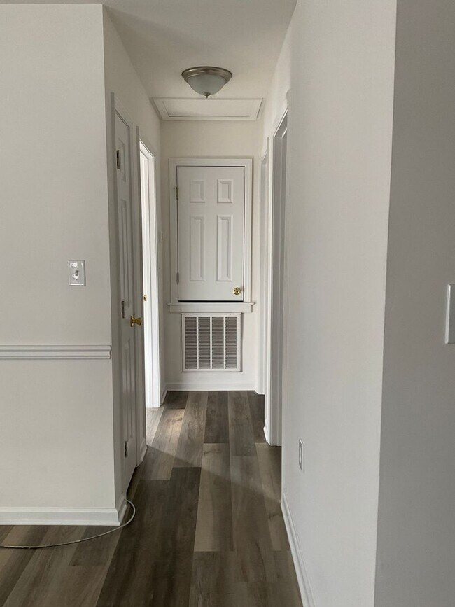 Building Photo - 1020ROS