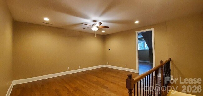 Building Photo - 550 Cottonfield Cir