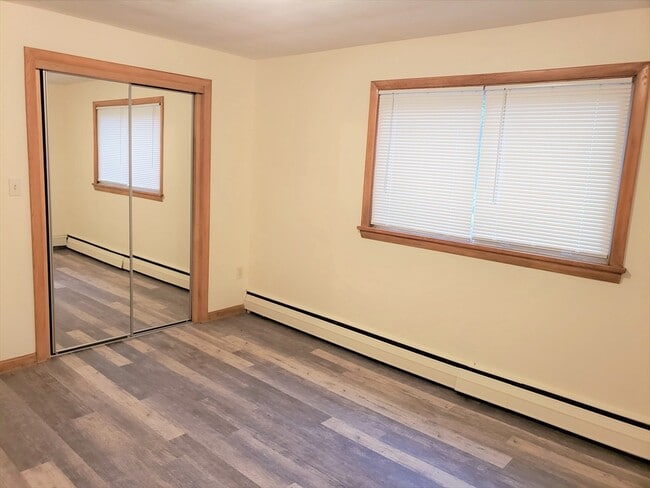 Building Photo - 33 Jacqueline Rd