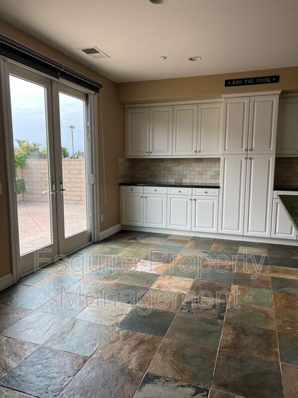 Building Photo - 621 Riviera Ct