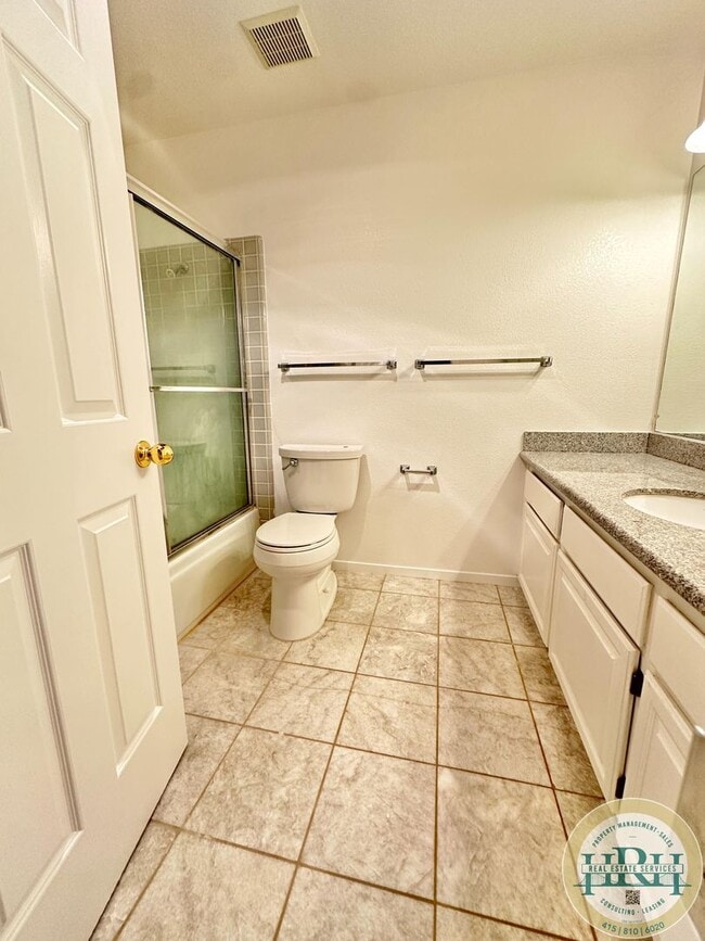 Building Photo - Charming 3BR|2.5BA Palo Alto Townhome – Pr...