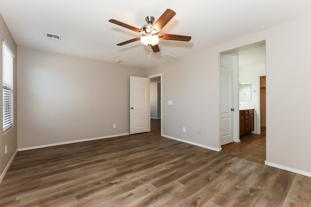 Building Photo - 1126 E Daniella Dr