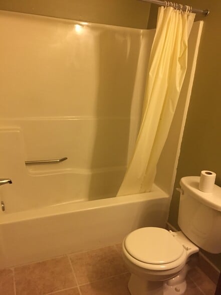 2nd floor bathroom - 1417 Quinnipiac Ave