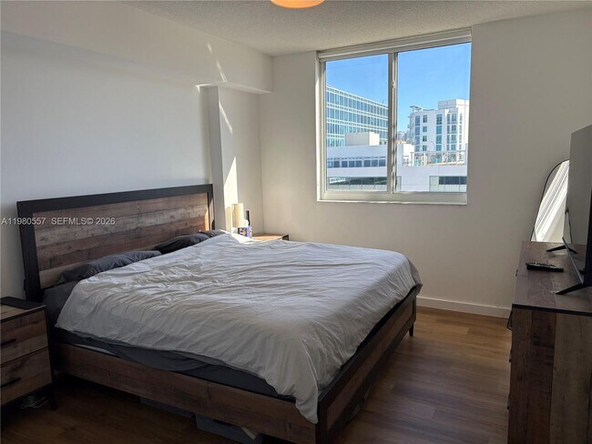 Building Photo - 18800 NE 29th Ave