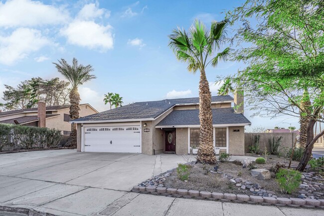 Building Photo - Beautiful 4 bed/ 3 bath POOL Home For Rent