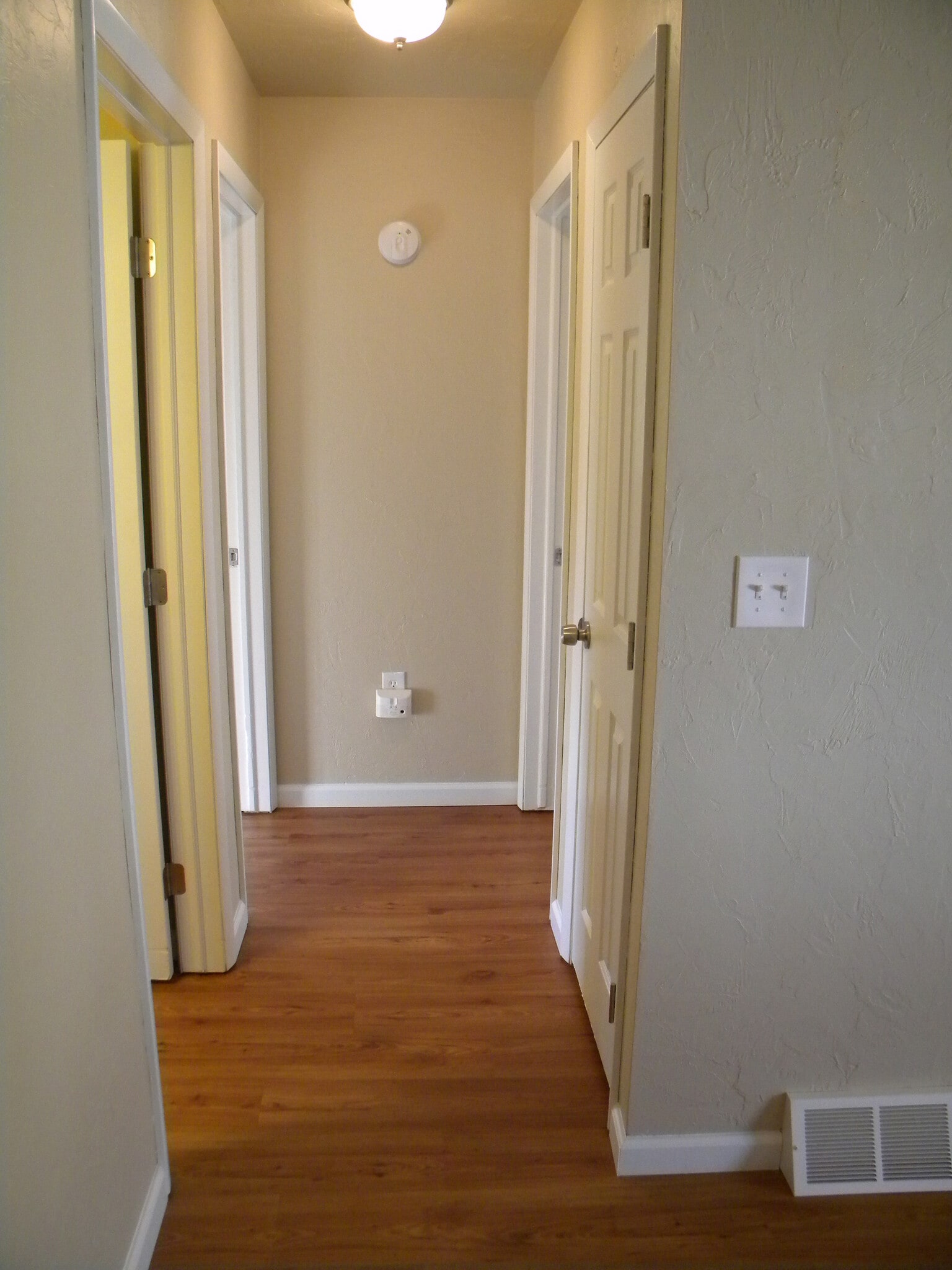 Building Photo - 301 S Maple Ave