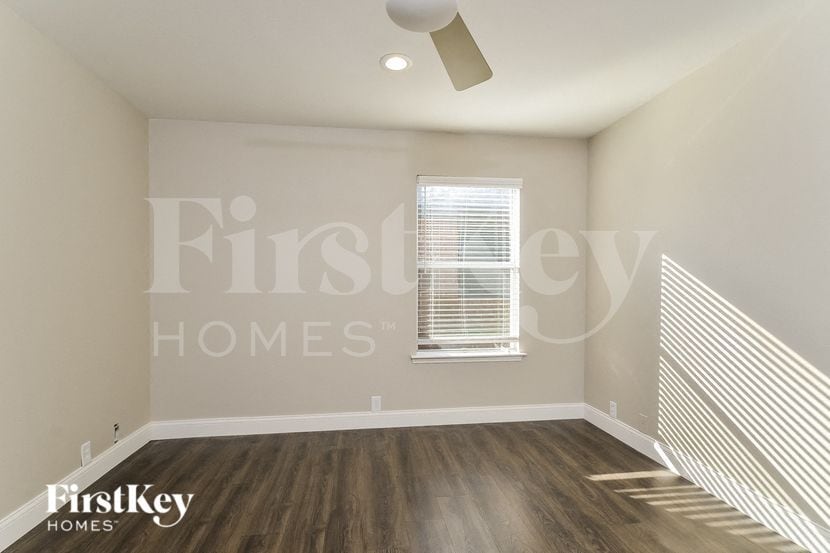 Building Photo - 8828 Yosemite Trail