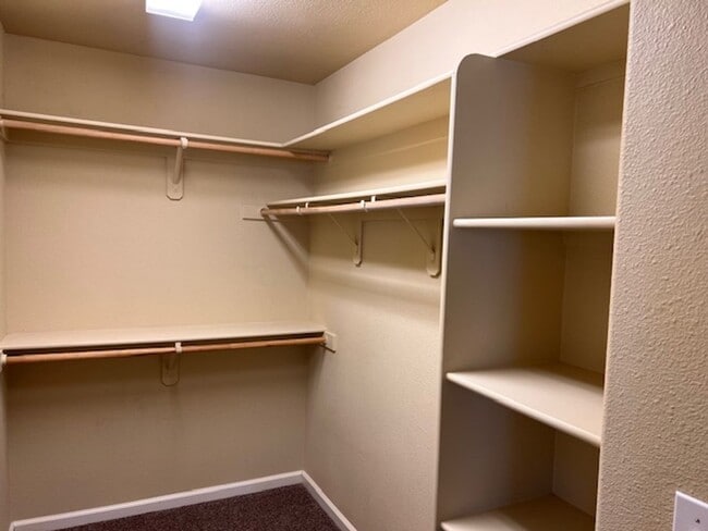 Building Photo - 3 Bedroom Home in Shasta View Gardens