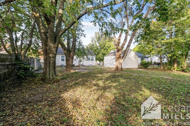 Building Photo - 4 Bedroom w/ a Basement!