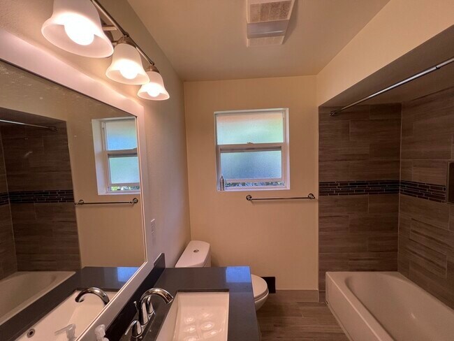 Building Photo - 2312 20th Ave S