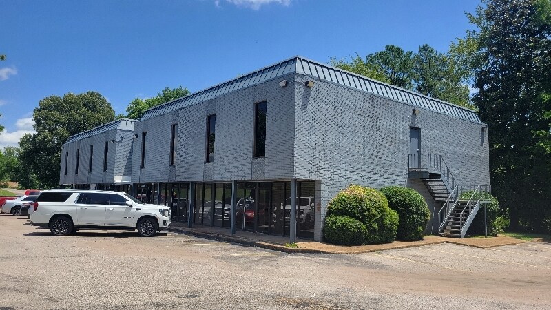 Building Photo - 3290 New Getwell Rd