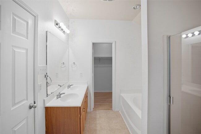 Building Photo - 1938 Castaway Dr