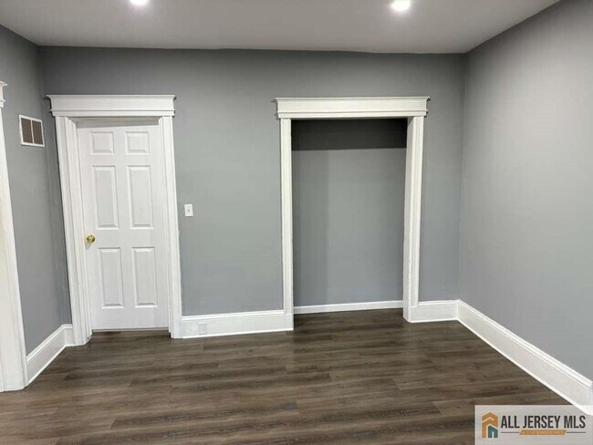 Building Photo - 107 Parkway Ave