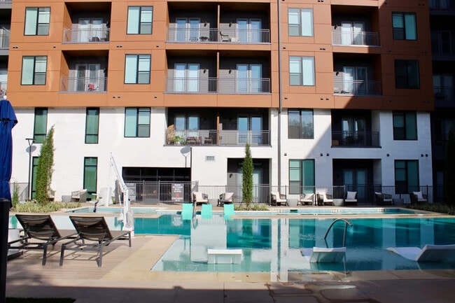 Building Photo - 9127 Research Blvd