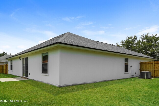 Building Photo - 1368 Summerbrook Dr