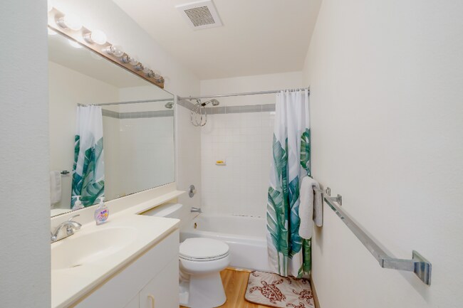 Building Photo - 33 Waiaka Ln