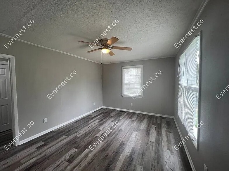 Building Photo - 1418 Division St