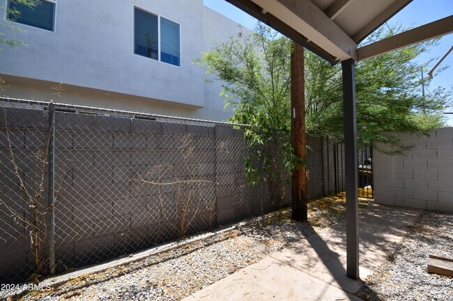 Building Photo - 4423 N 13th Pl