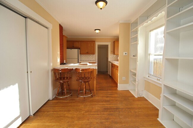 Building Photo - Adorable 2++ Bedroom, 2 Bath Brooklyn Bungalow - steps to MAX line