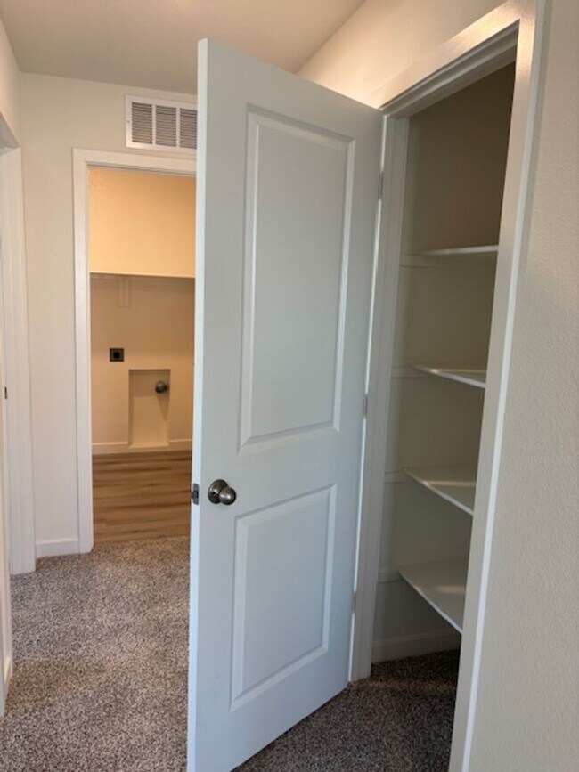 Building Photo - Brand New DR Horton Smart Home with 5 Bedr...