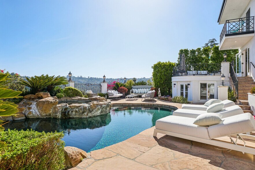 Building Photo - 2411 Mount Olympus Dr