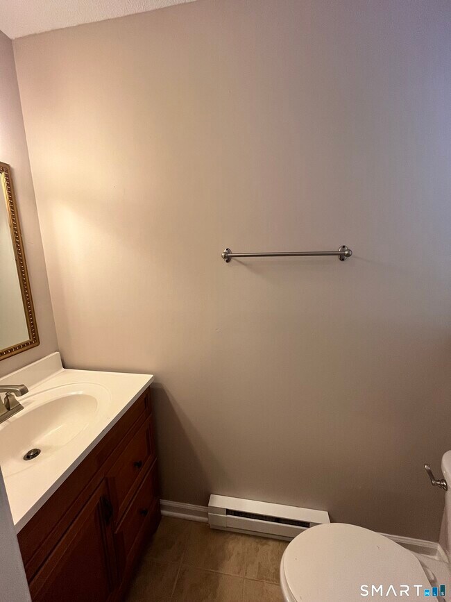 Building Photo - 25 Padanaram Rd