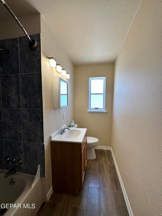 Building Photo - 9020 Mt Shasta Dr