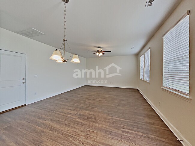 Building Photo - 445 Charity Ln