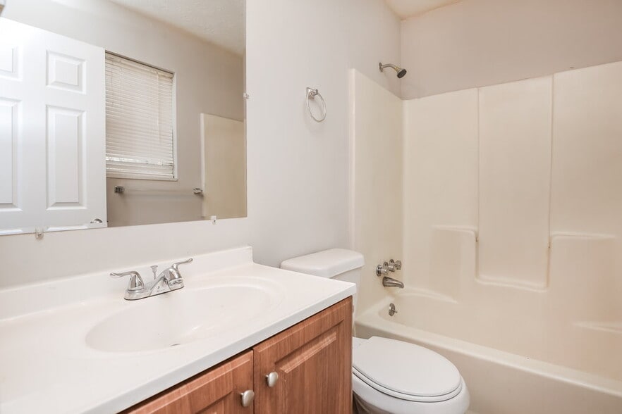 Building Photo - 4964 Galbraith Cir