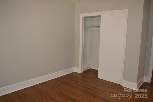 Building Photo - 3313 Woodwardia Dr