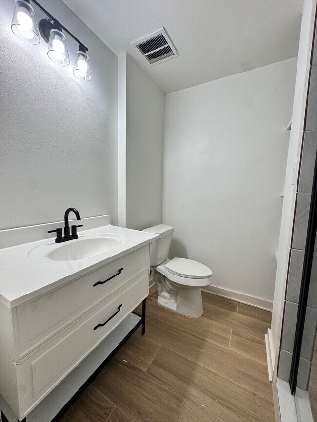 Building Photo - 10002 Knoboak Dr