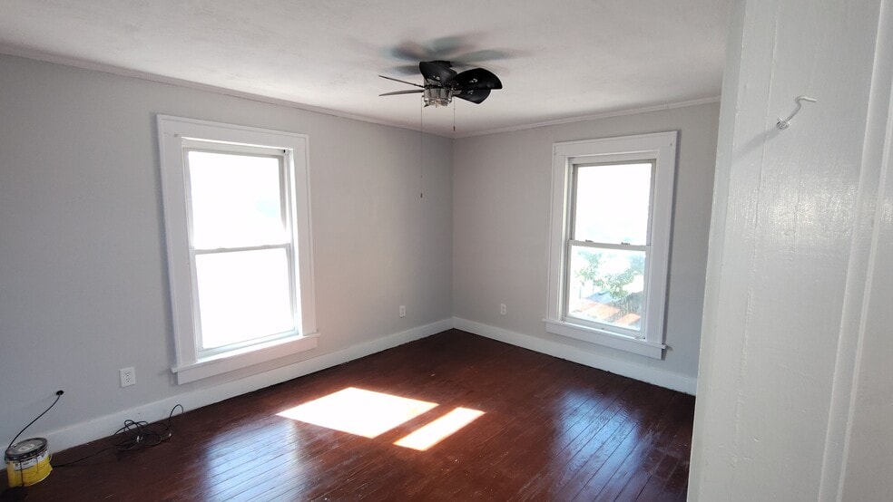 Building Photo - 320 S East St