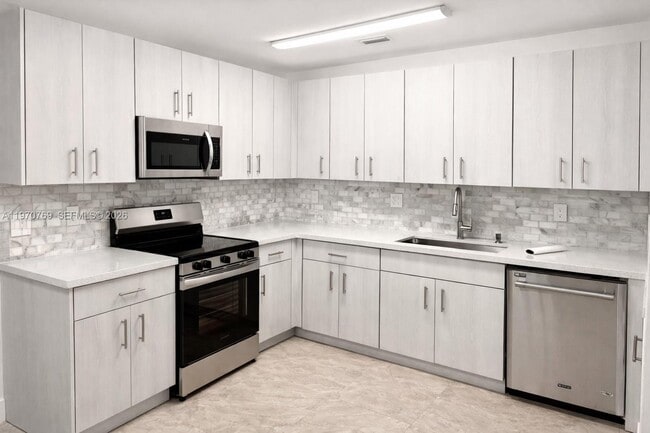 Building Photo - 6416 SW 15th St