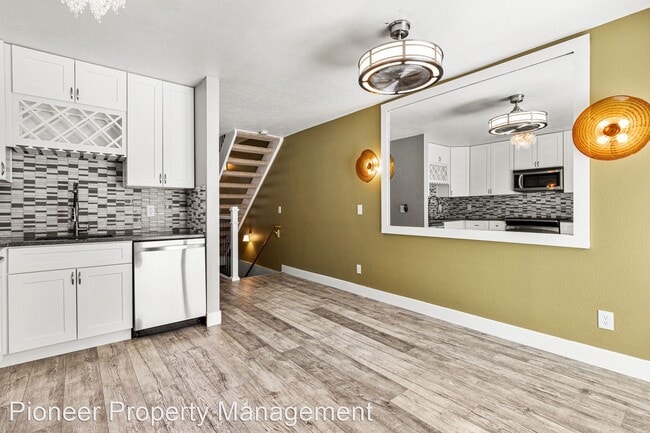Building Photo - 2 br, 2.5 bath House - 8901 Field St. #76
