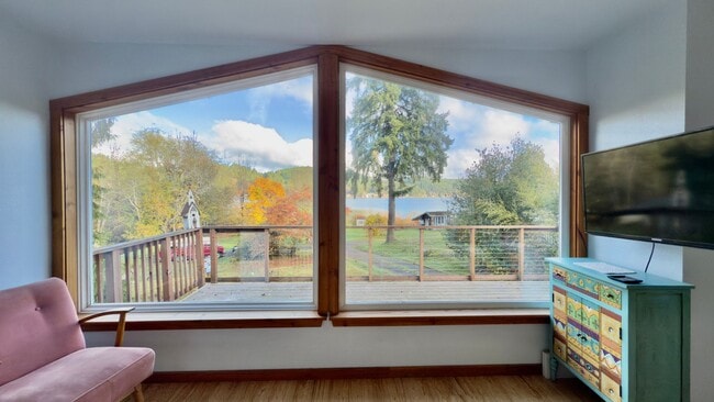 Building Photo - Lakefront Loft at Summit Lake with Air Con...