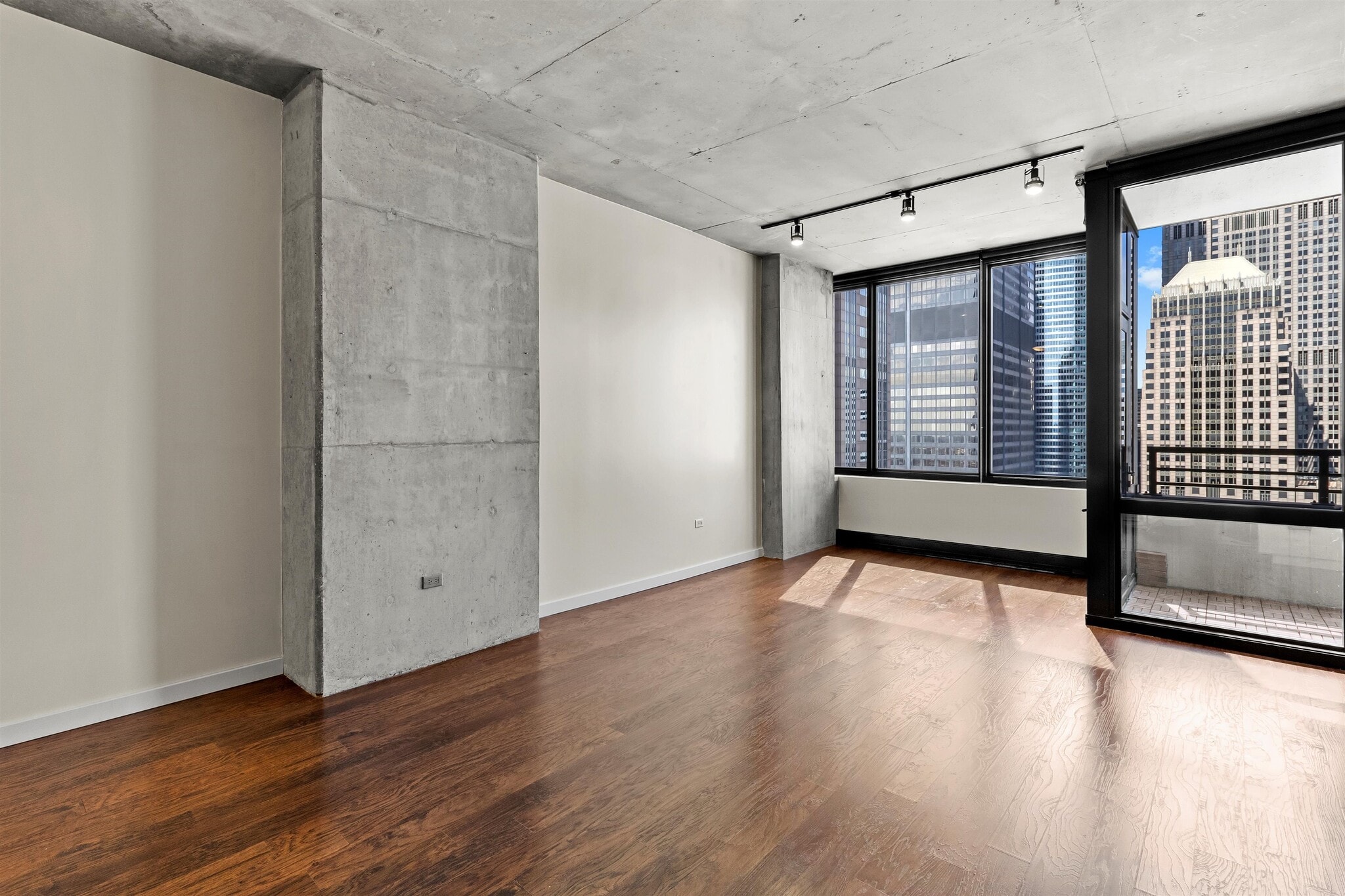 Building Photo - 235 W Van Buren St