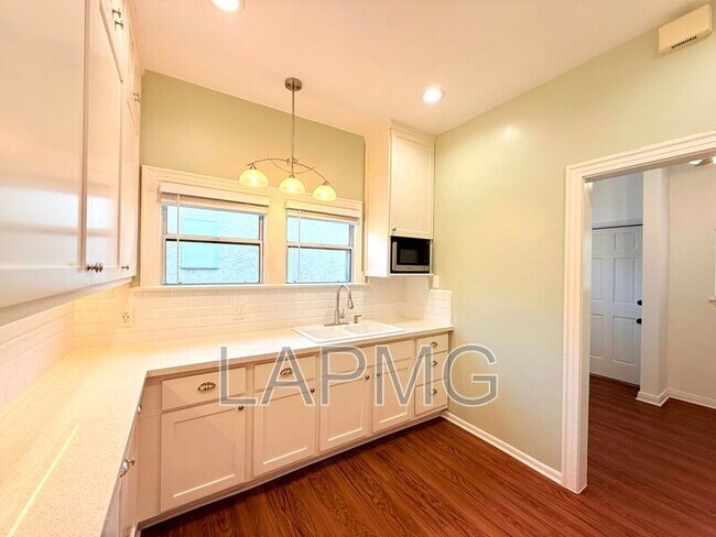 Building Photo - 2751 Pomeroy Ave