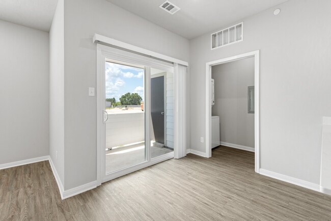 Building Photo - 1326 Prairie Dr