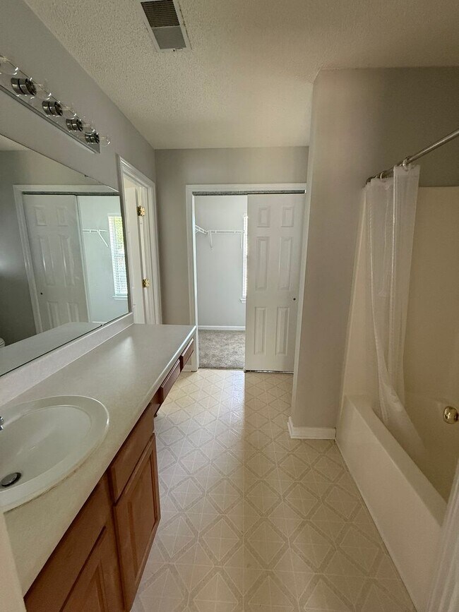 Building Photo - Lexington - Please call Lexington office to view - 803-359-0793