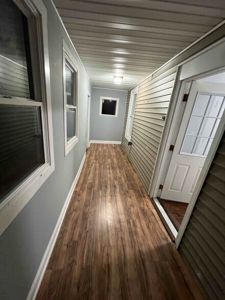 Building Photo - 267 Sargeant St