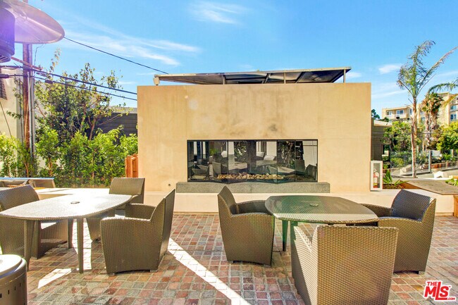 Building Photo - 10776 Wilshire Blvd