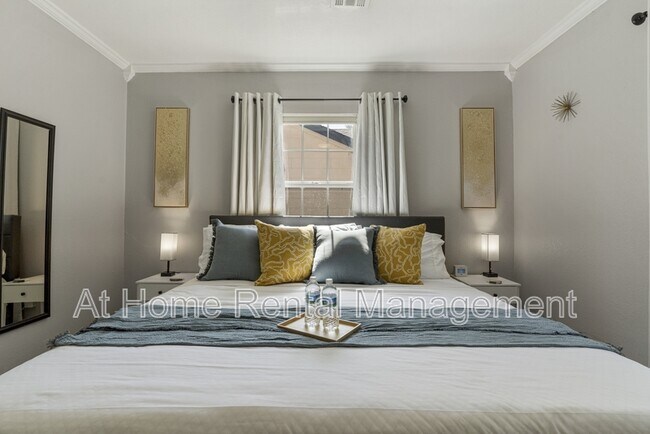 Building Photo - 4911 S Cincinnati Ave