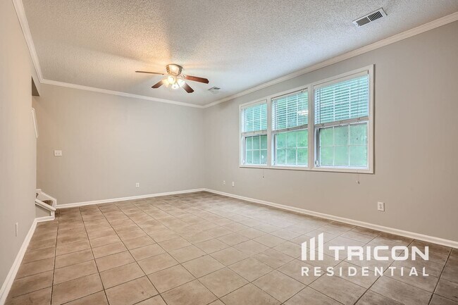 Building Photo - 150 Heathridge Dr