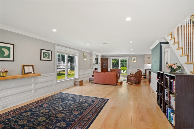 Building Photo - 328 Brewster St